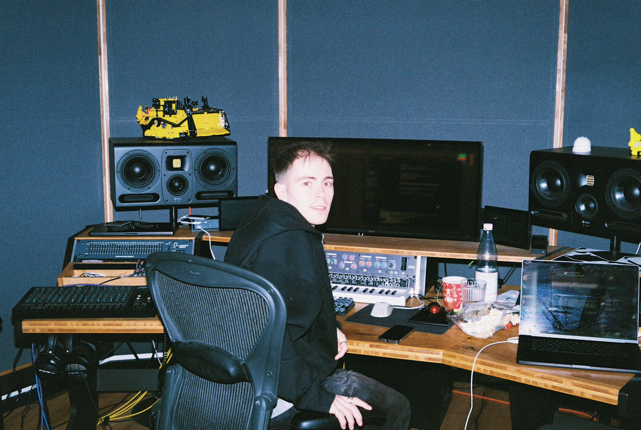 R1-03104-0018.png